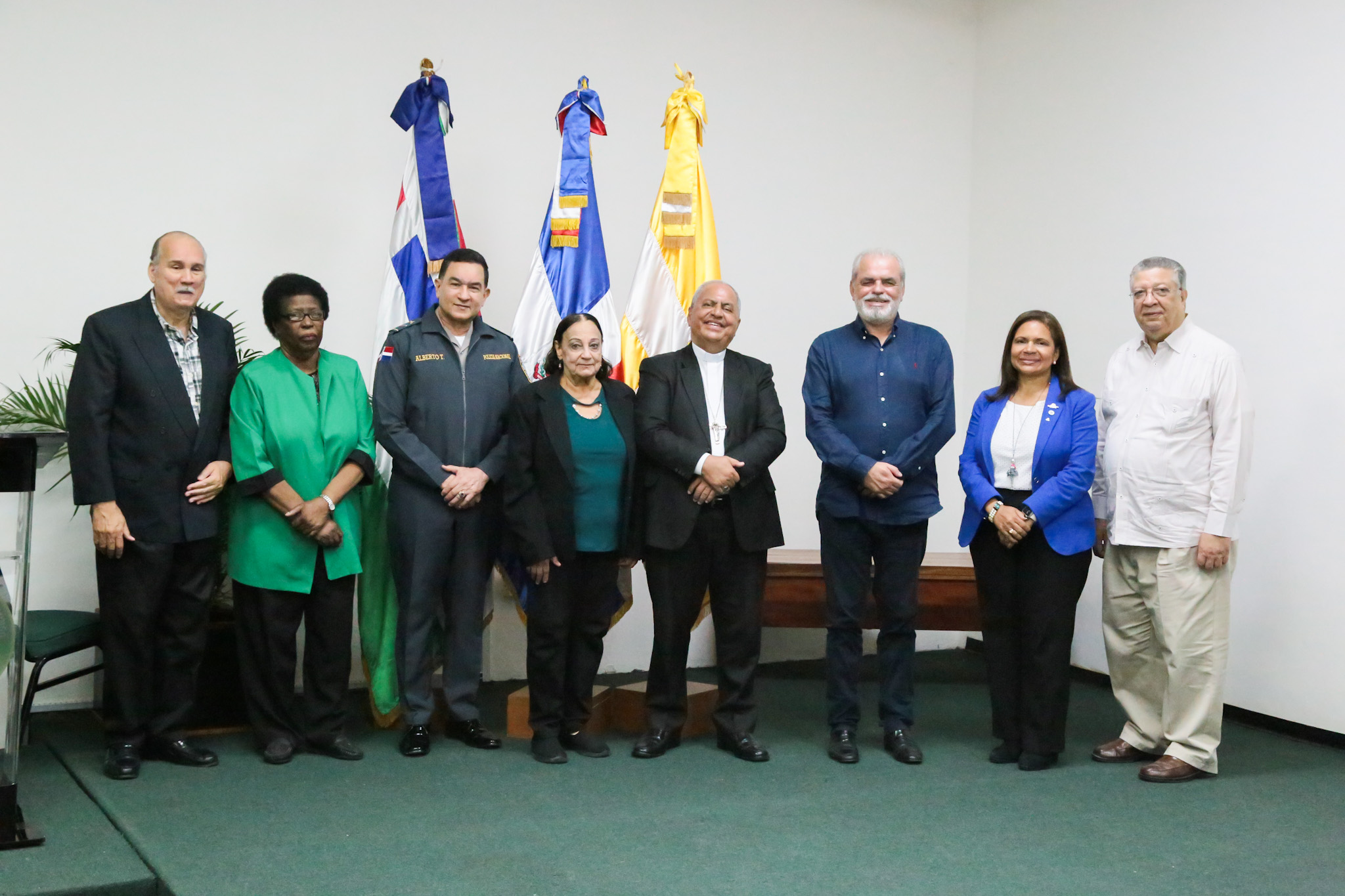 Policía Nacional y Universidad Católica Santo Domingo firman convenio para elevar niveles de capacitación de agentes 