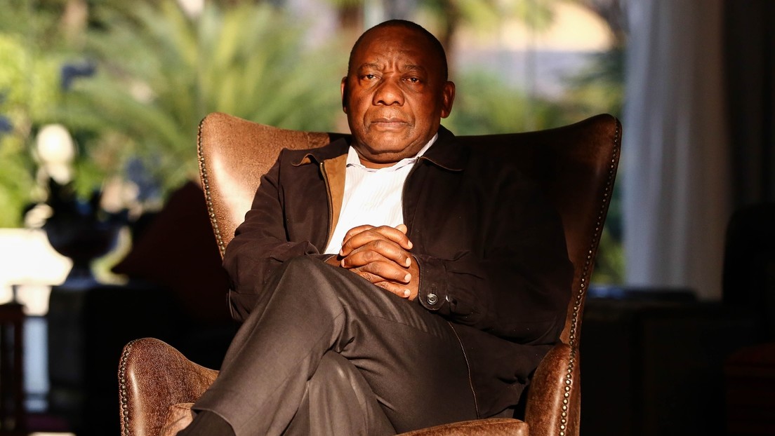 Cómo el dinero escondido en un sofá pone en peligro el futuro del presidente sudafricano