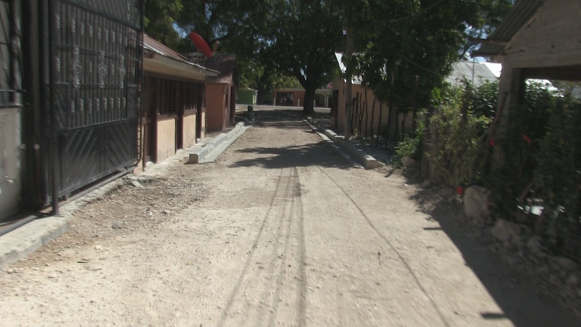 VIDEO: Denuncian discriminan de asfalto las calles de Las Ceibas