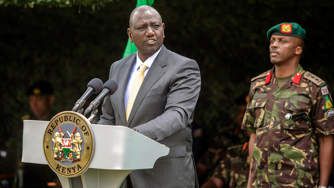 El presidente de Kenia sugiere a la ciudadanía que se deshaga de los dólares