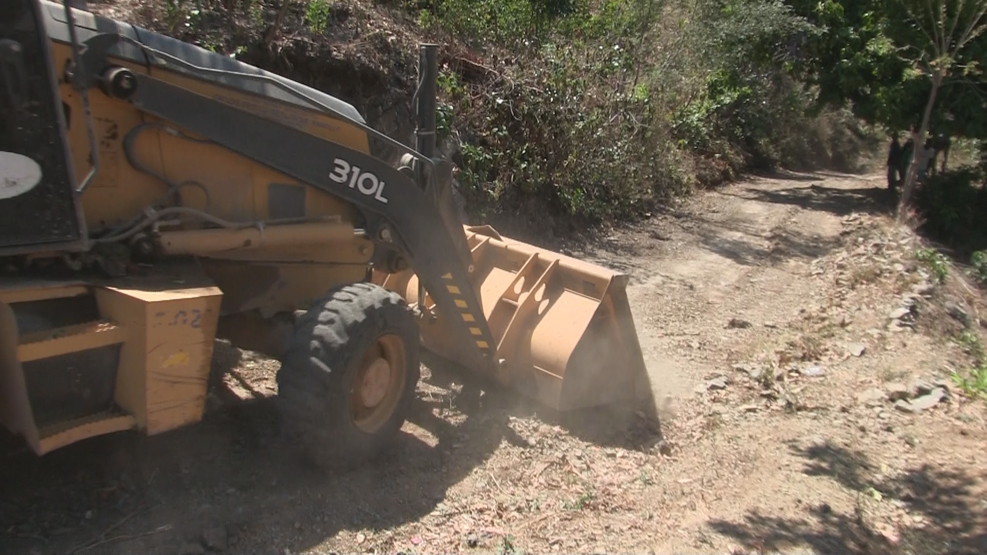 VIDEO: Agricultores de Los Fríos y Arroyo Cano, dicen sentirse alegre con la rehabilitación de los caminos