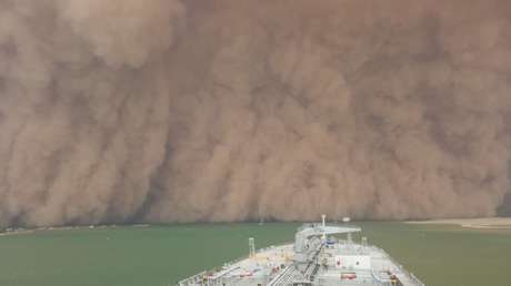 Una enorme tormenta de arena golpea Egipto e Israel