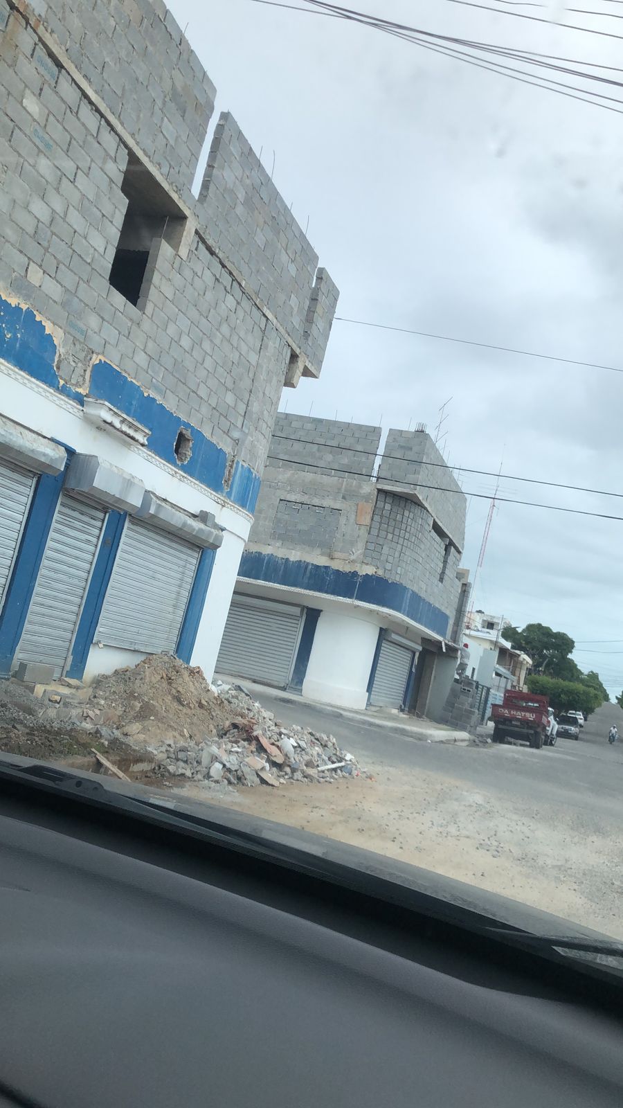 Comunitarias del Residencial Santo Domingo denuncian construcción ilegal de edificación