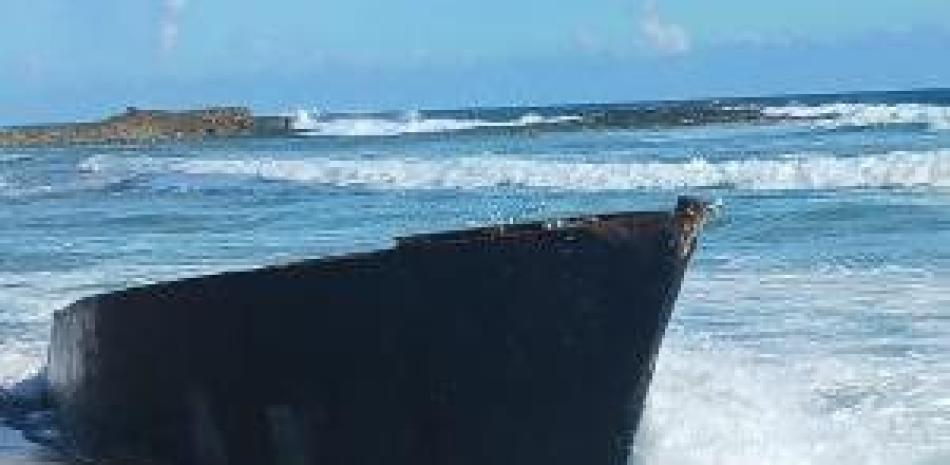 Una persona fallecida y dos rescatadas con vida, tras zozobrar una yola en la costa de La Altagracia