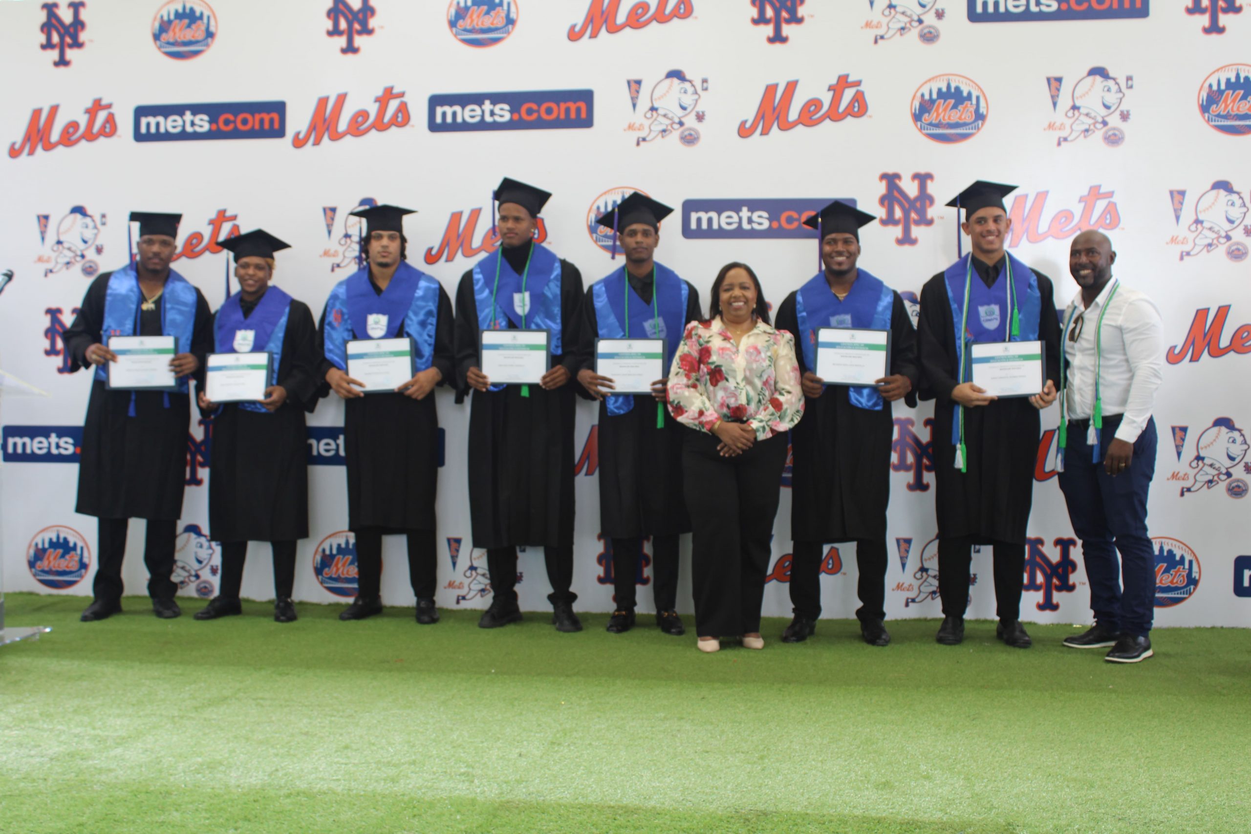CENAPEC entrega 76 Bachilleres prospectos de las Academias de Béisbol en la República Dominicana