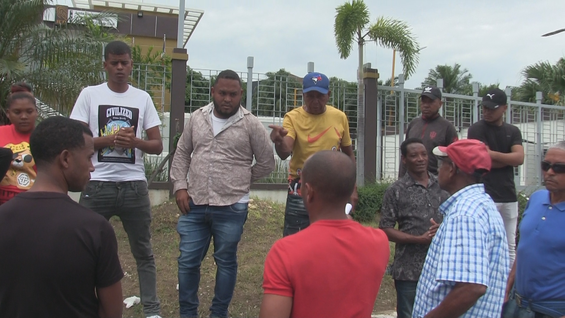 VIDEO: PRM y Justicia Social se enfrentan por vocal en un distrito municipal en Azua