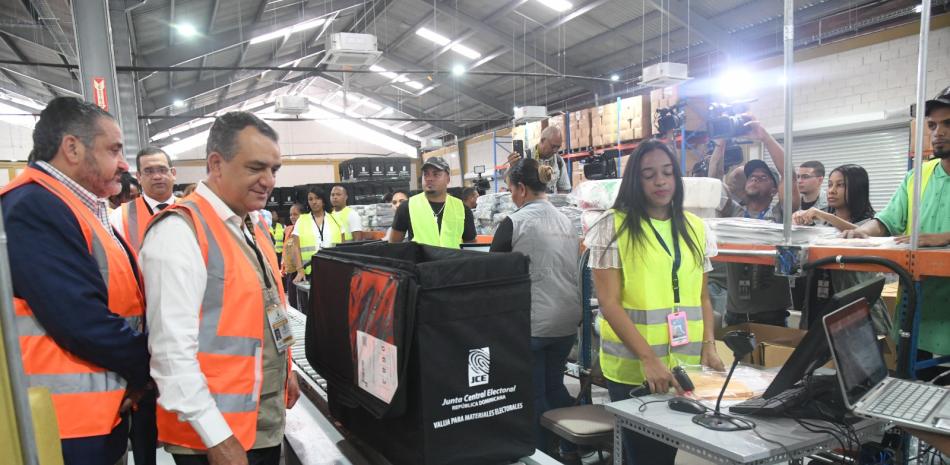 JCE despacha los 1,566 kits electorales que utilizarán para el voto en el exterior