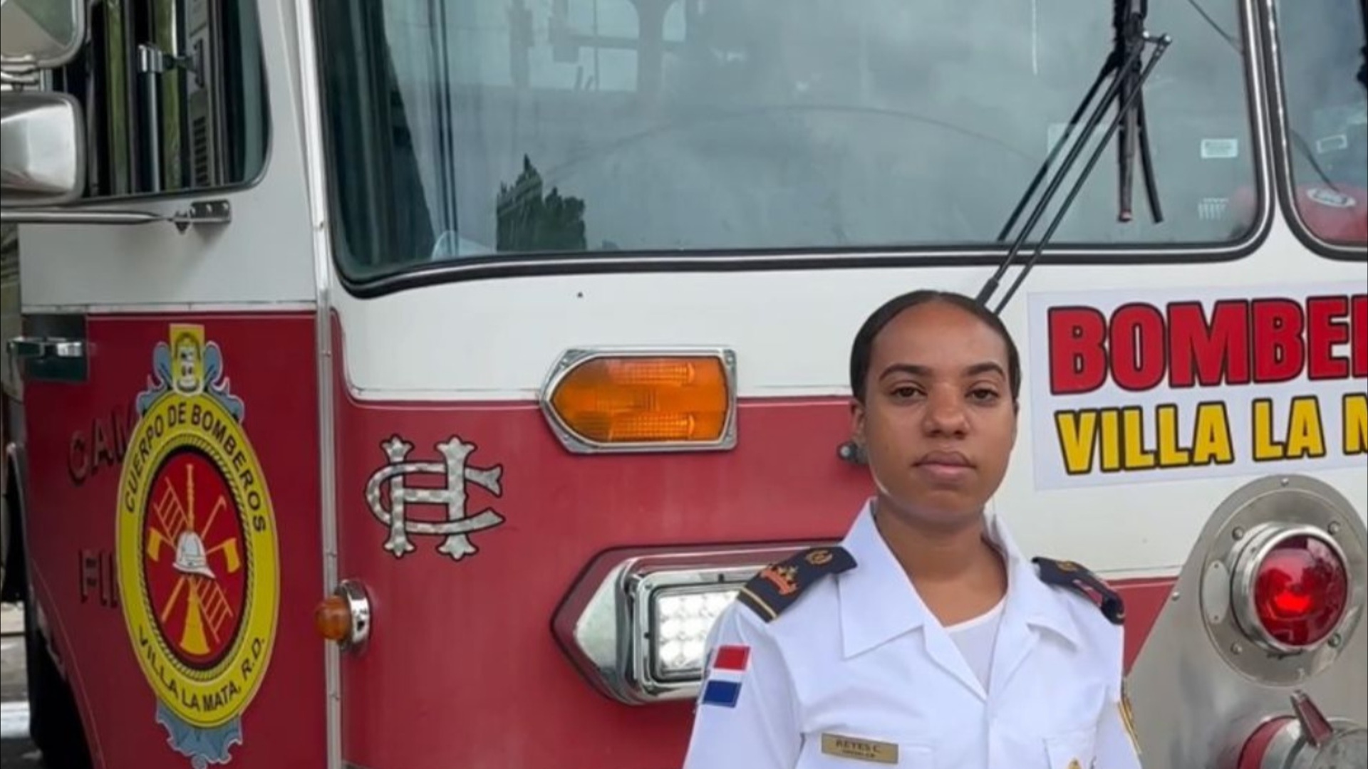 Voluntaria de Villa La Mata se convierte en intendente de cuerpo de bomberos más joven de RD