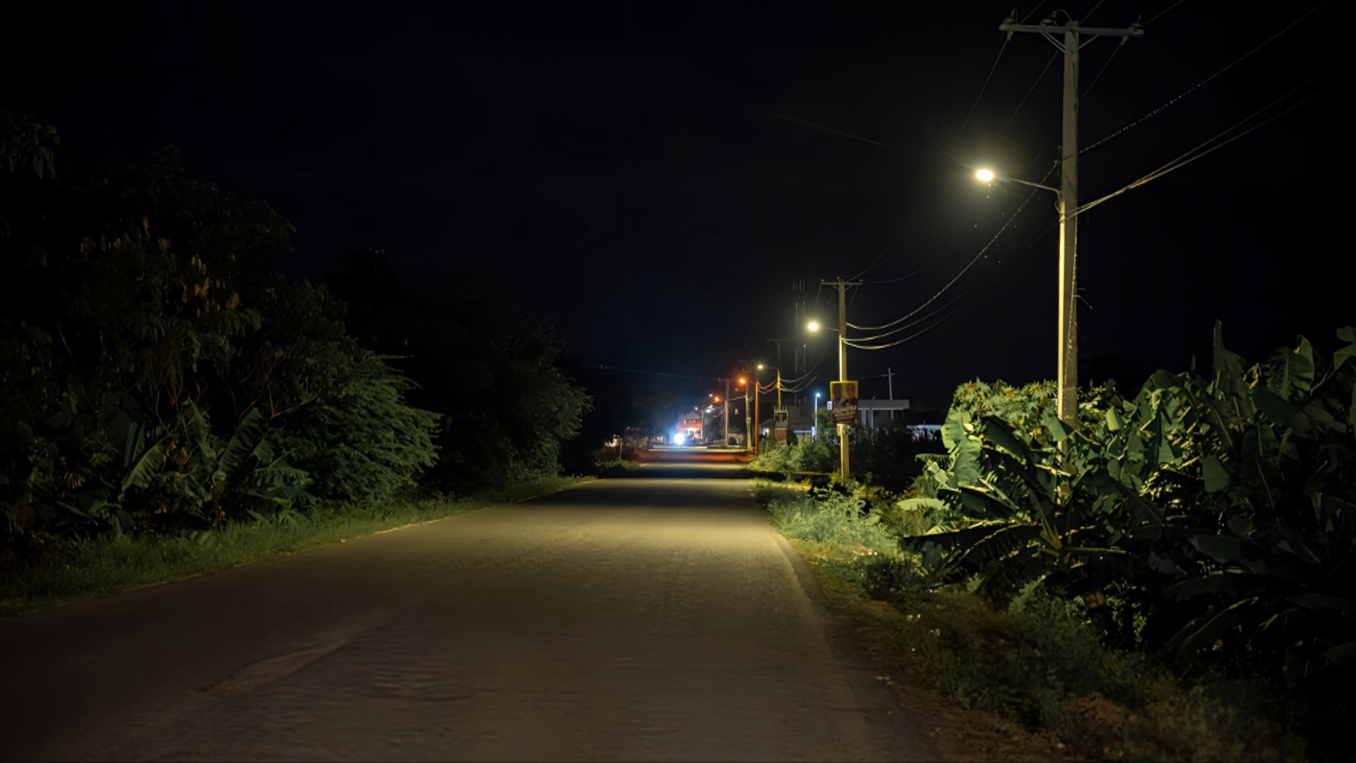 Edesur ilumina cuatro comunidades en Azua en beneficio para más de 700 familias