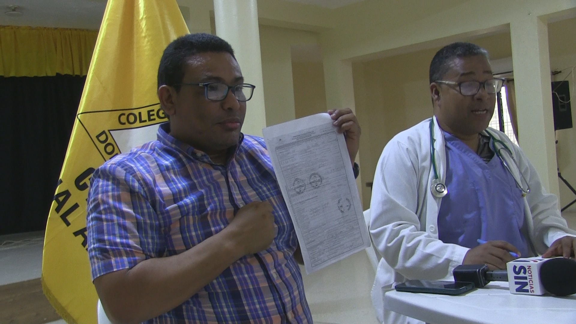 VIDEO: Médico en Azua denuncia Salud Pública lo da por muerto para cancelarlo de su trabajo