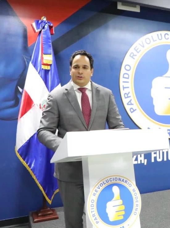 Candidato presidencial Luis Abinader designa a Manuel Conde como su representante ante JCE