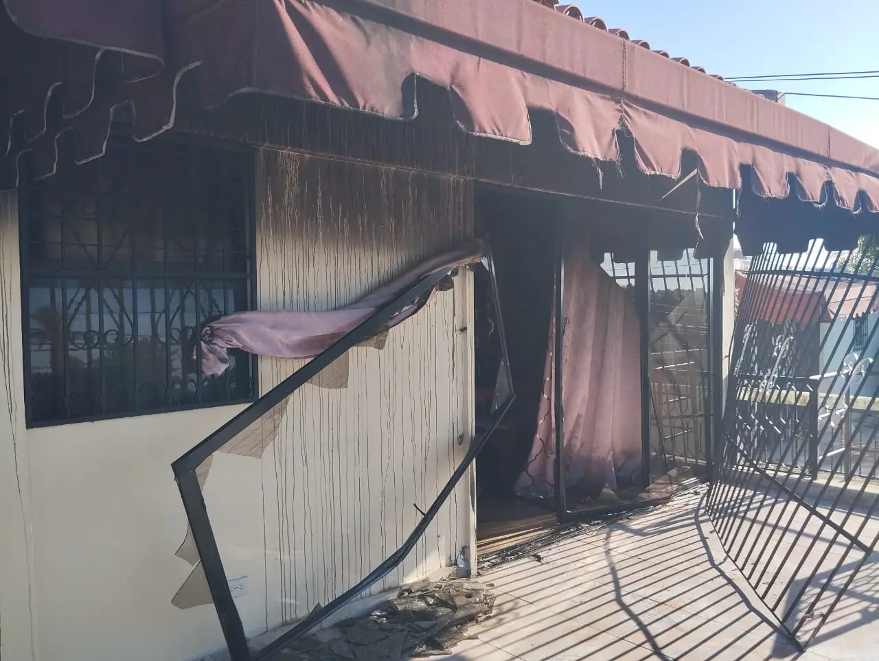 Consternación y tristeza por muerte de adulto en incendio en Villa Mella