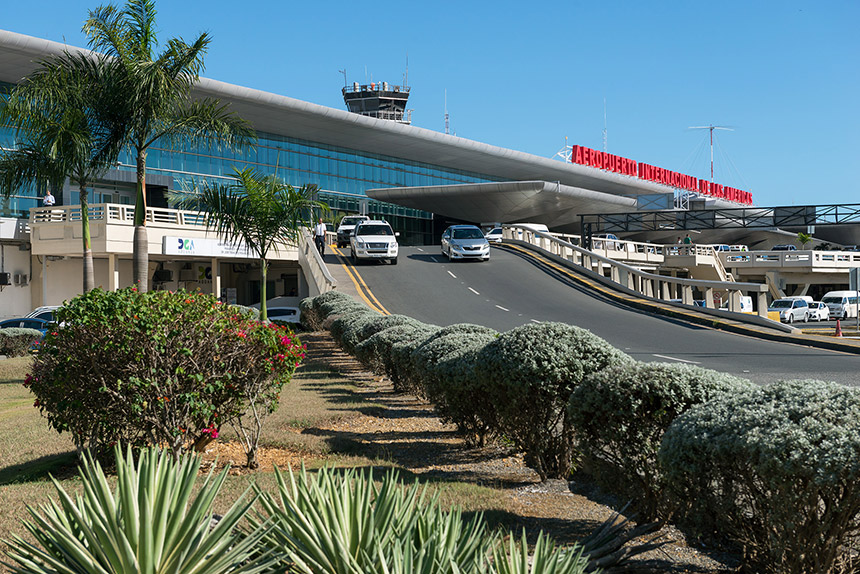 Problemas en sistema de Migración provoca retrasos en aeropuerto Las Américas