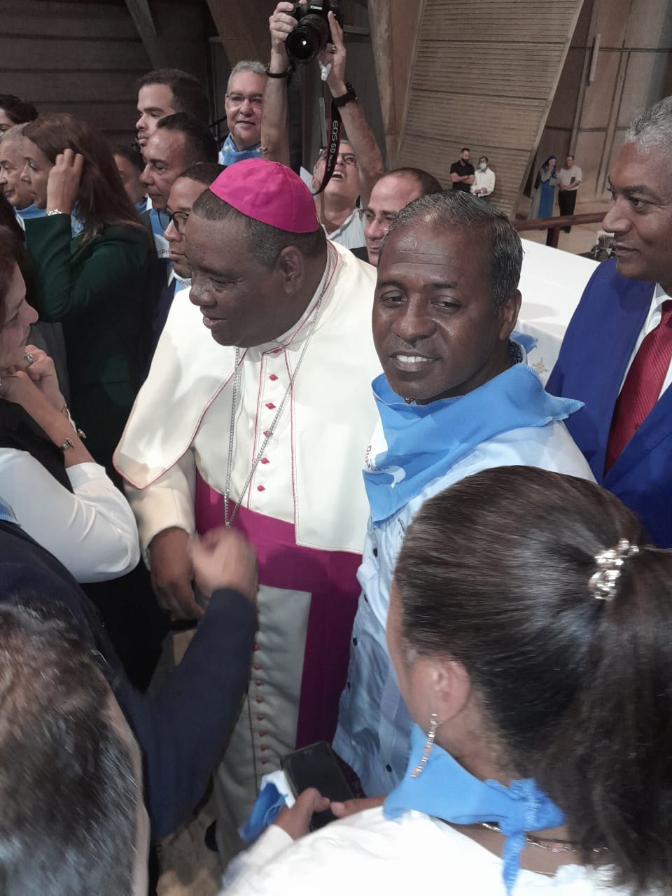 Rafael González reafirma compromiso con preservación de la vida durante encuentro con iglesia católica
