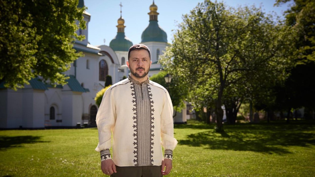 Zelenski: “Dios tiene un parche con la bandera ucraniana en el hombro”