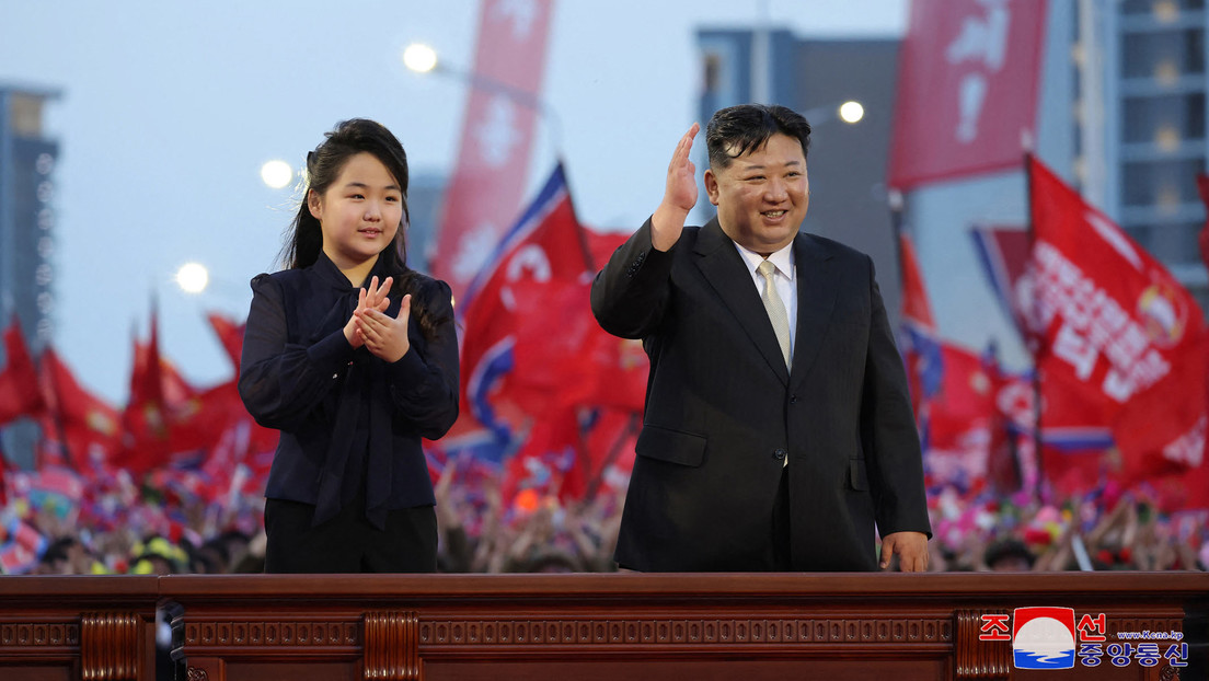 Kim Jong-un y su hija inauguran una nueva calle con un edificio de 80 plantas