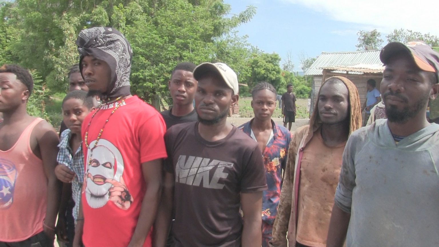 VIDEO: Jornaleros haitianos denuncian atropellos de militares de San Juan