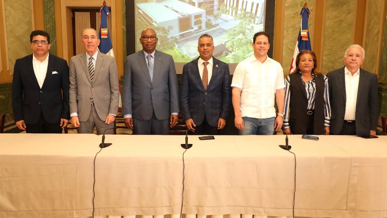 Presidente Abinader instruye construcción de Centro UASD en Santo Domingo Este