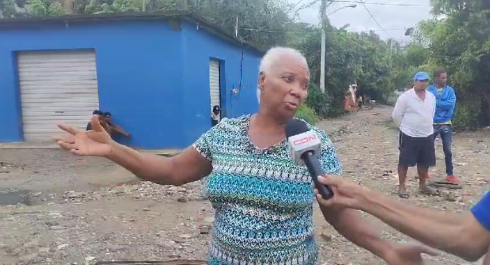 Comunitarios de El Mango, en Los Alcarrizos denuncian inundaciones