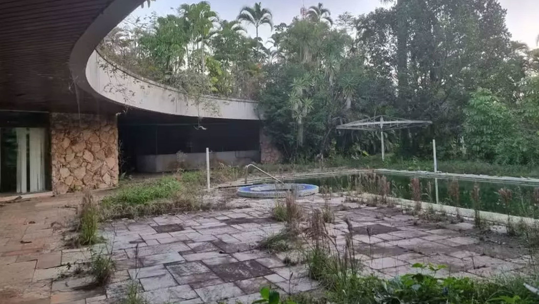 Del lujo al abandono: una mansión de Pelé, blanco de ladrones en Brasil