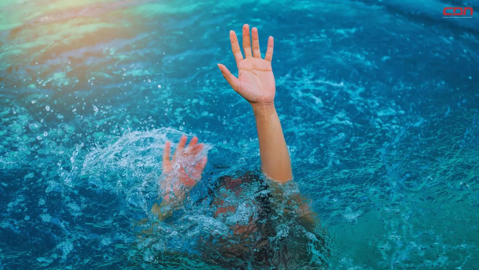 Muere un niño autista tras ahogarse en una piscina en Santiago
