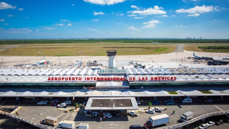 Avión militar que trasladó a Edmundo González hizo escala en aeropuerto de Las Américas