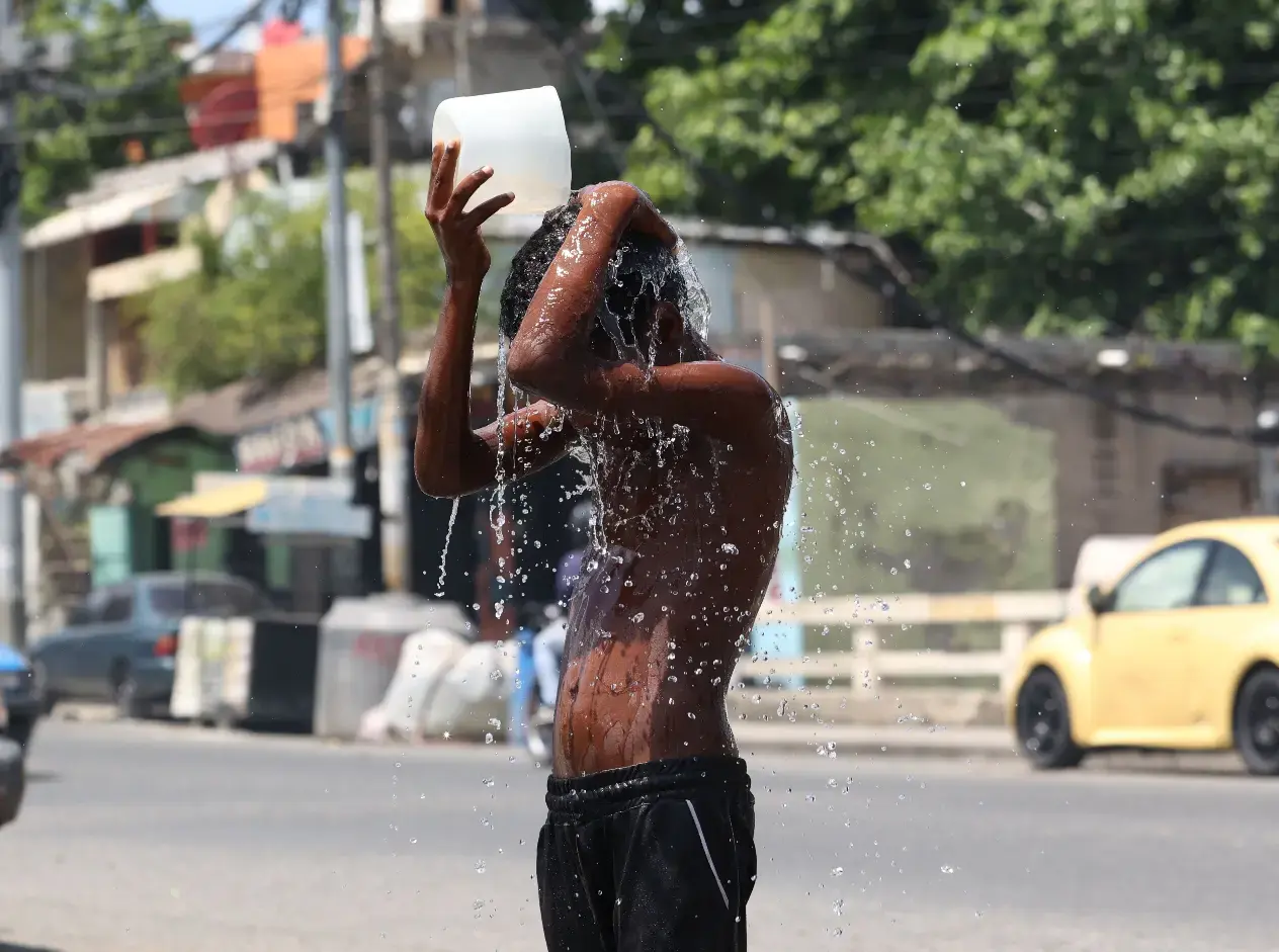 Temperaturas calurosas y polvo del Sahara para este lunes, informa Meteorología