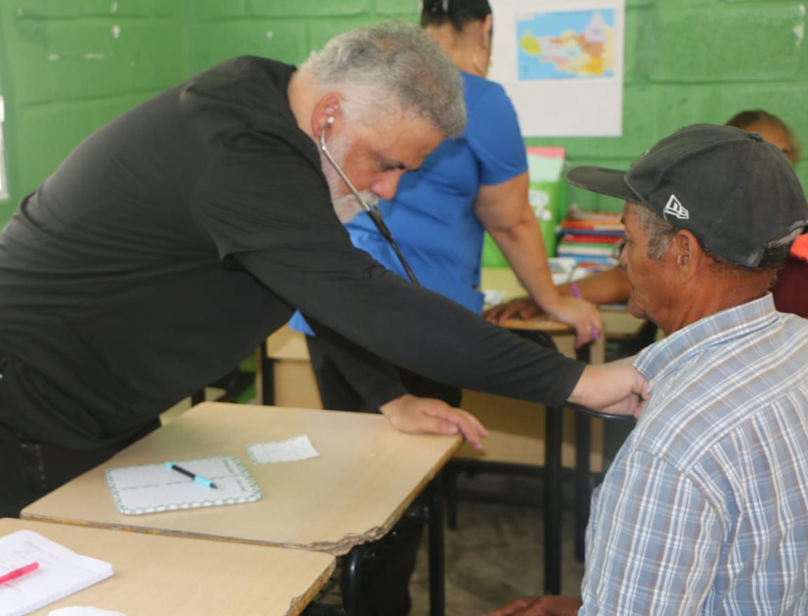 Operativo médico del Ministerio de Amor Incondicional en Polo y Cabral