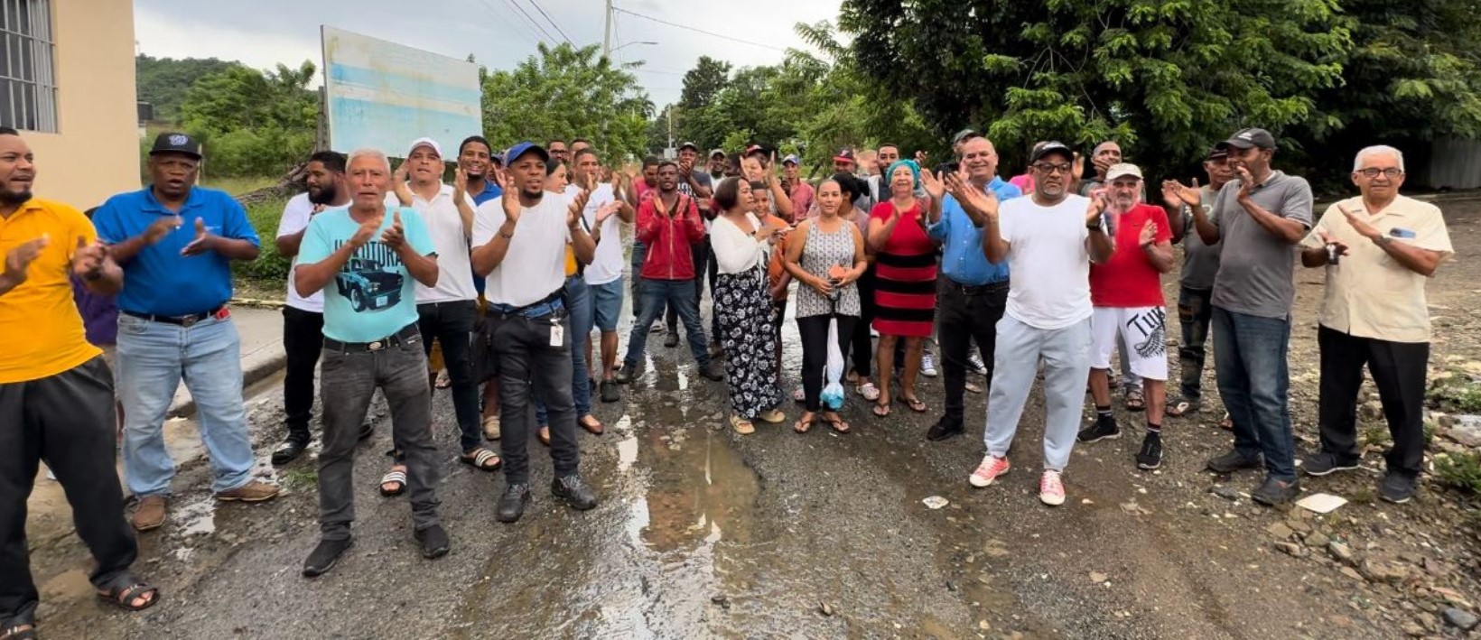 En La Estancia, Cotuí exigen a funcionarios cumplir promesas de campaña