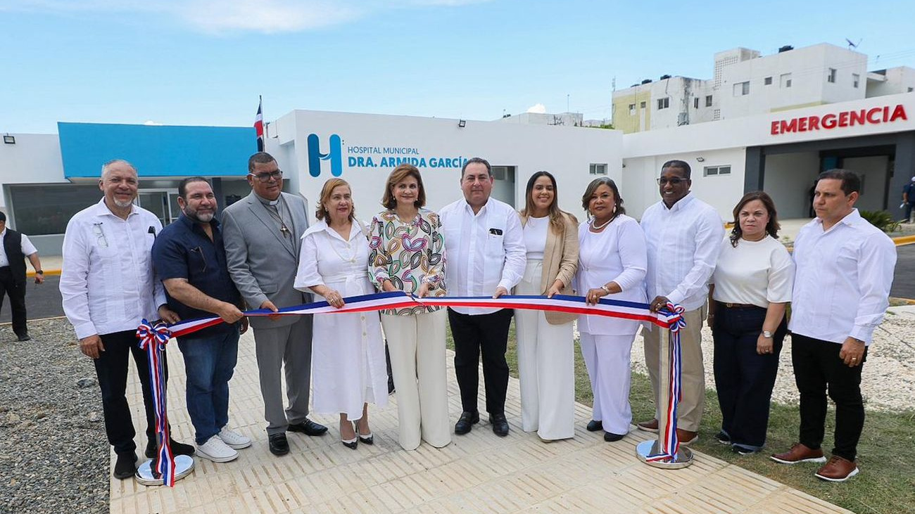 Vicepresidenta Raquel Peña entrega centro hospitalario y da palazo para ampliación del Morillo King en La Vega