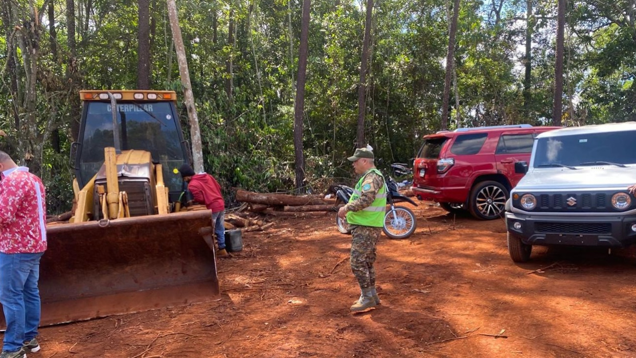 Ministerio de Medio Ambiente paraliza construcción de estación de combustible en carretera Jarabacoa-La Vega por estar dentro de áreas protegidas