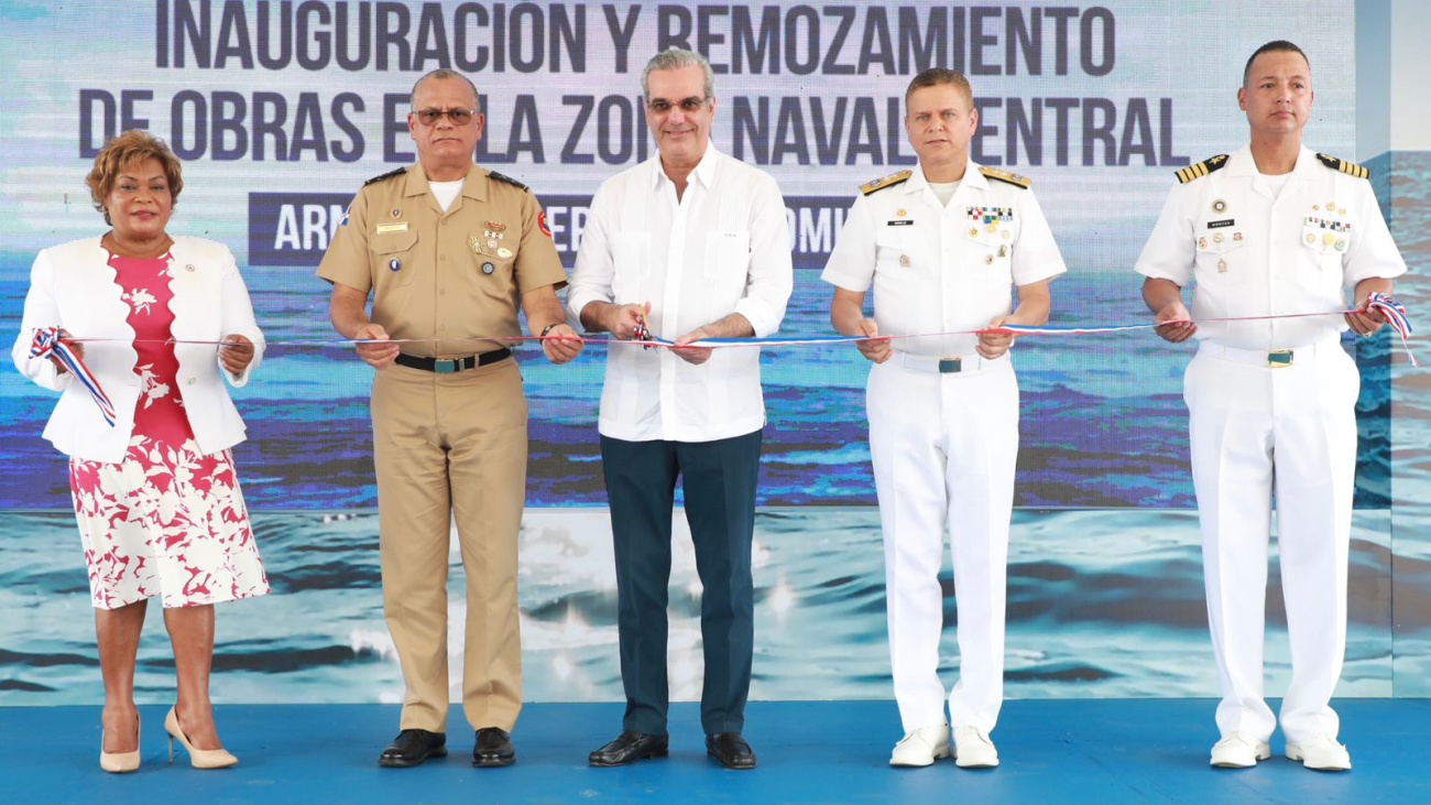 Presidente Abinader inaugura obras en la zona naval central