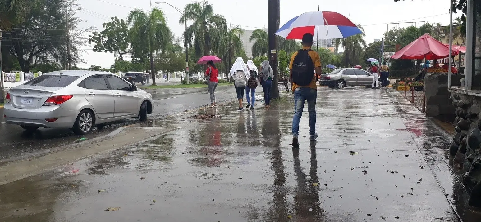 Onda tropical y vaguada provocarán lluvias este fin de semana