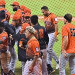 Toros remontan en extra innings sobre las Águilas