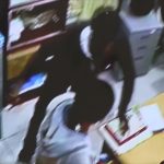 VIDEO: Delincuentes asaltan a punta de pistola una compañía de compra y venta de café en Azua