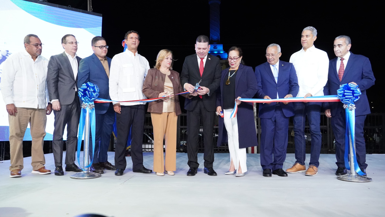 Proindustria inaugura la IV Feria de Innovación y Emprendimiento Industrial 2024 en Santiago; realizan reconocimiento especial al empresario Manuel Estrella