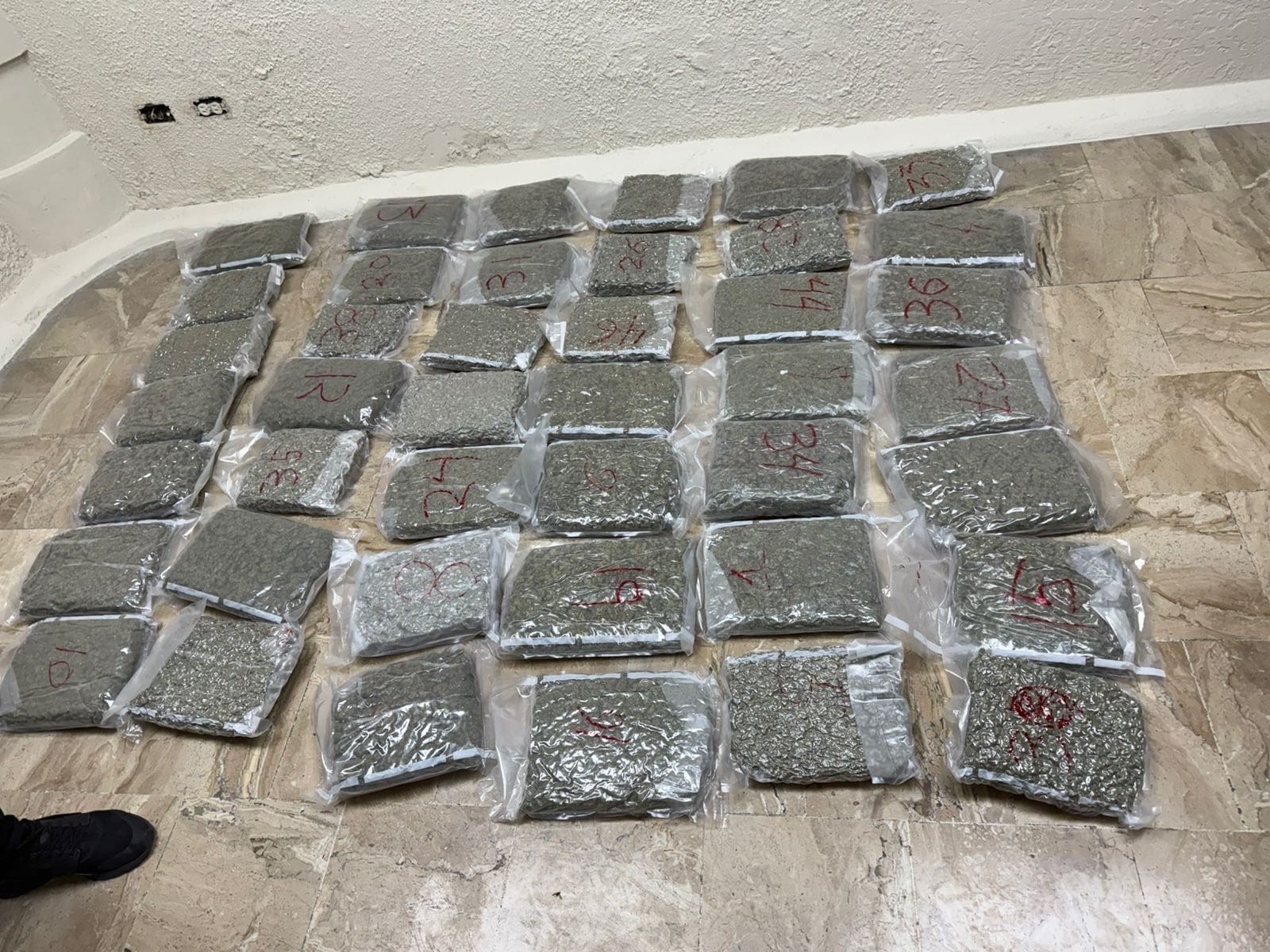 Ocupan 42 paquetes de presunta marihuana en aeropuerto de Punta Cana