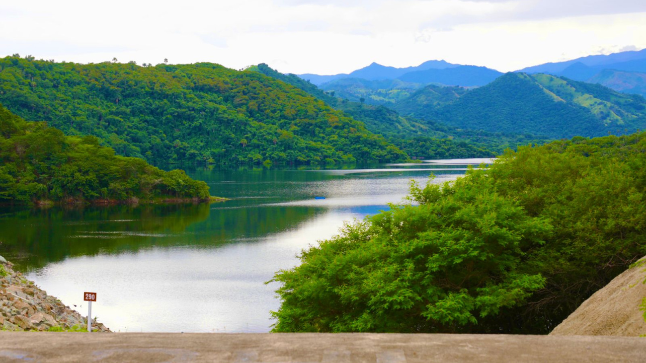 Presidente Abinader supervisa niveles de presas de Hatillo, Monción, Tavera y Rincón ante el paso del Huracán Melissa