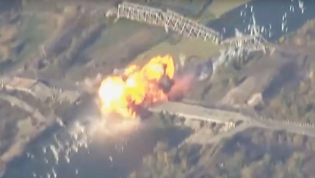 Enorme bomba guiada rusa arrasa un puente ucraniano de importancia logística