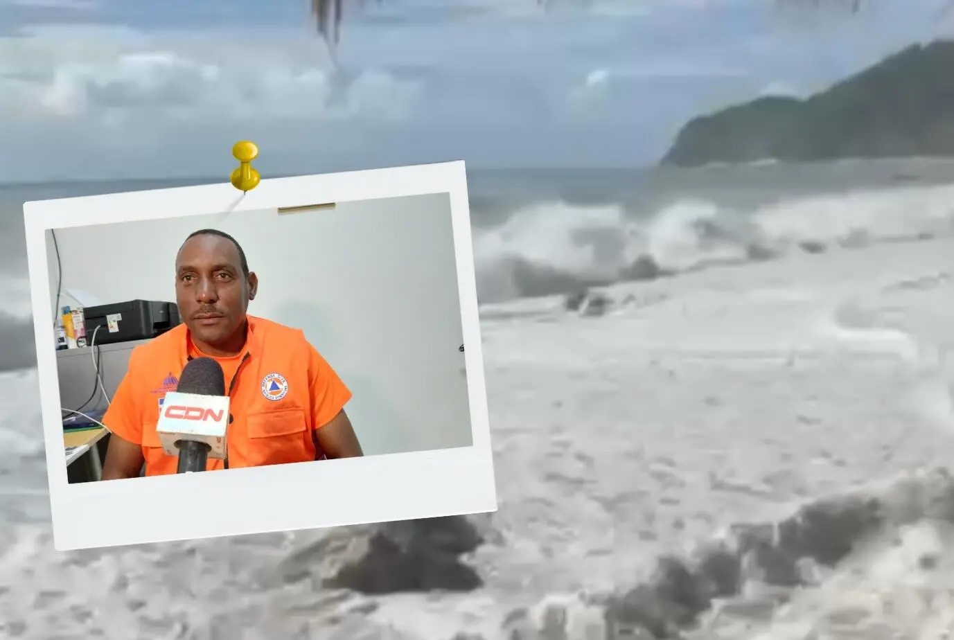 Fuertes oleajes en playa y balneario San Rafael en Barahona