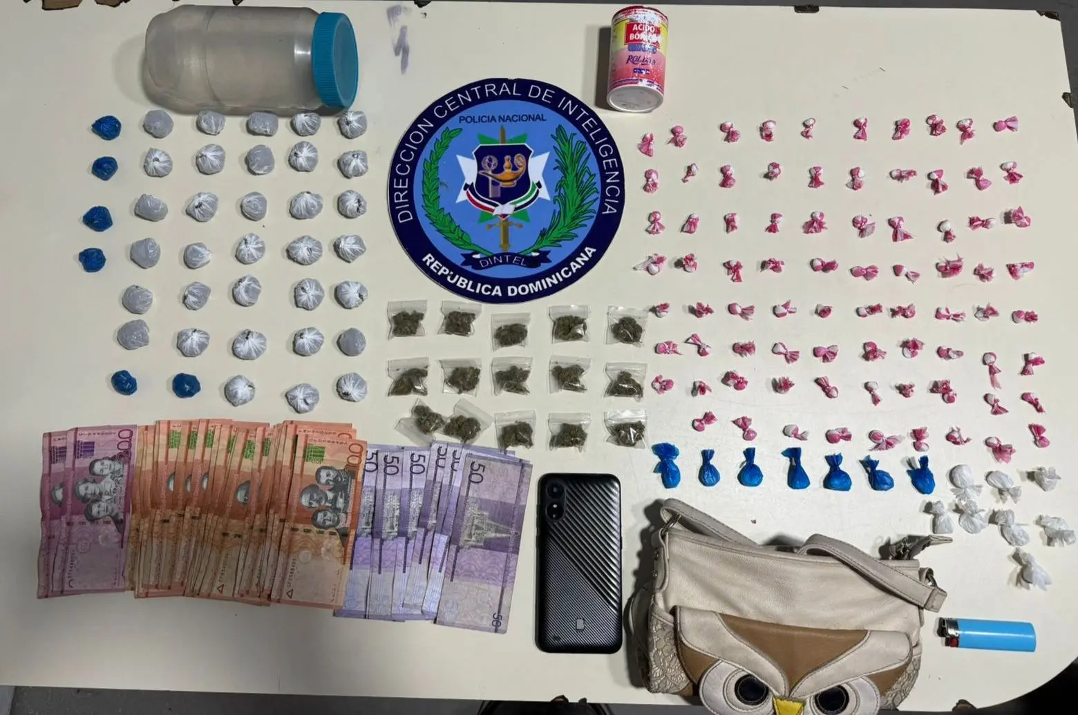 Policía Nacional y Ministerio Público ocupan drogas, armas de fuego y mercancías ilícitas en Santiago