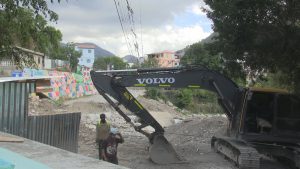 En Guayabal denuncian retraso en construcción de puente y aseguran que se estaría desinformando al presidente Abinader