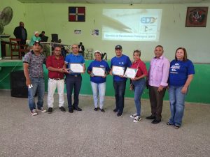 ADP Azua reconoce a docentes ejemplares por su compromiso con la educación y responsabilidad con el gremio