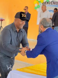 Maicol Miguel Holguín respalda desarrollo comunitario en Finca 6 durante lanzamiento de nueva asociación