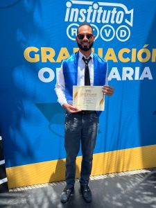 Comunicador Antonio Luciano se gradúa como Locutor Profesional en investidura del Instituto RTVD