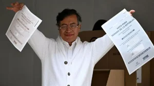 Cómo Petro está terminando su mandato con una popularidad «alta e inusual» en Colombia (y qué papel juega en las elecciones)