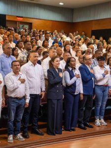Más de 1,500 maestros se suman al proyecto presidencial de Carolina Mejía