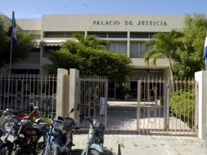Tribunal de Azua condena a 20 y 10 años por muerte de adolescente en cabaña