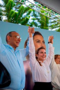 Carolina Mejía recibe respaldo del ingeniero Rafael Santos junto a varios dirigentes y el movimiento Mi familia por el Cambio