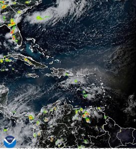 Onda tropical y vaguada provocarán aguaceros, tormentas eléctricas y ráfagas de viento en varias provincias